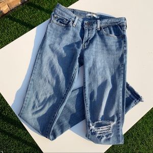 LEVI’S SKINNY 711 JEANS